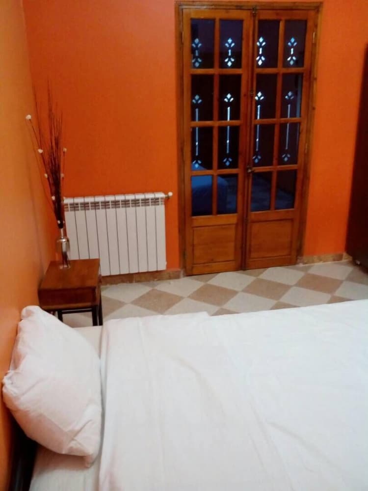 City Apartment, 2 Bedrooms photo 2
