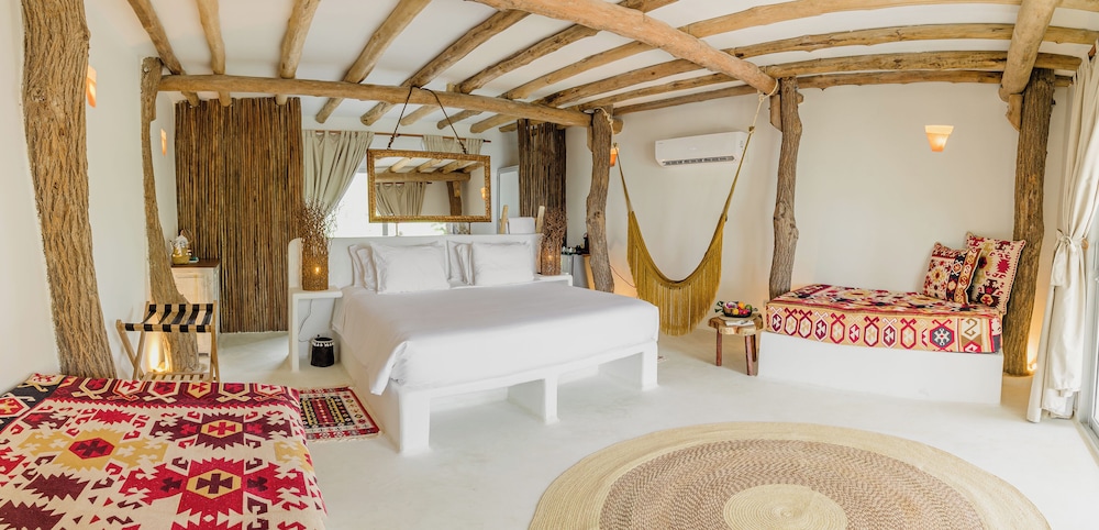 Deluxe Suite, Multiple Beds, Balcony, Sea View, photo 6