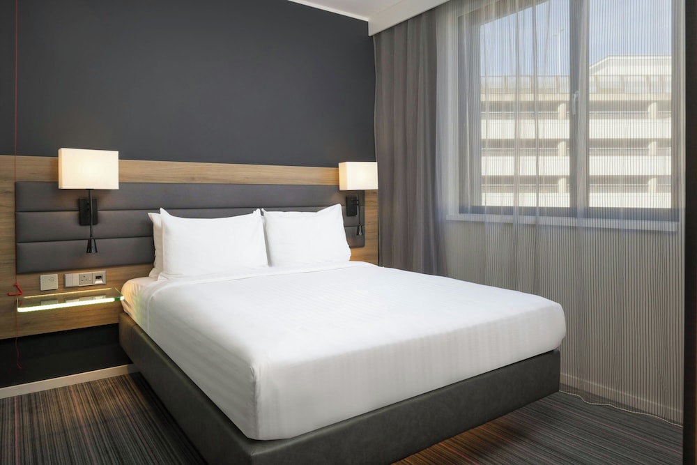 Room, 1 Queen Bed - Photo 8