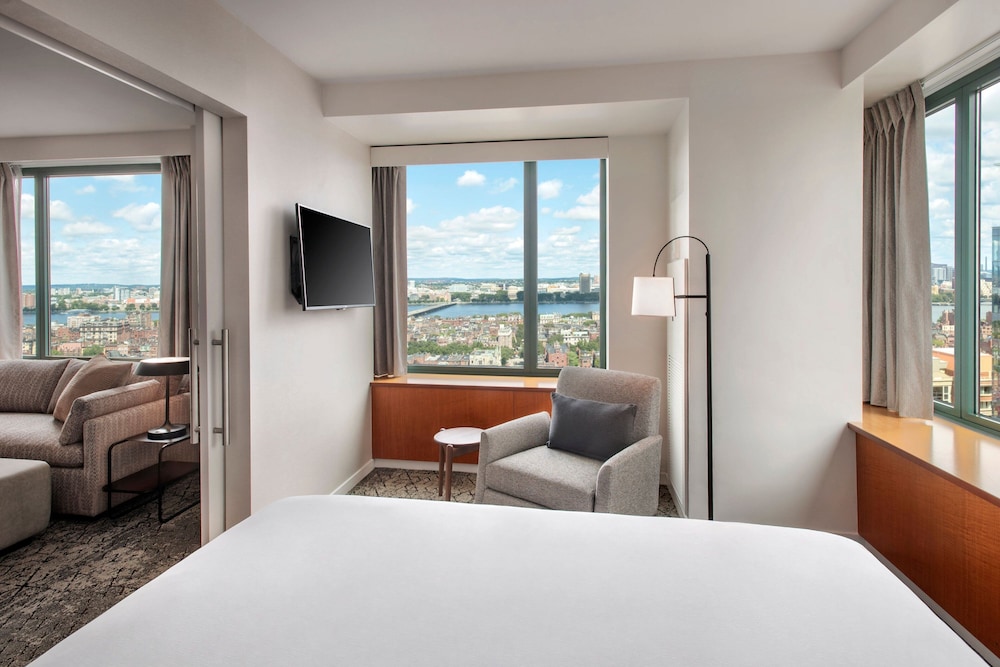 Junior Suite, 1 Double Bed (Mobility Accessible, Tub)