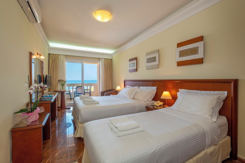 Superior Triple Room, Sea View photo 3