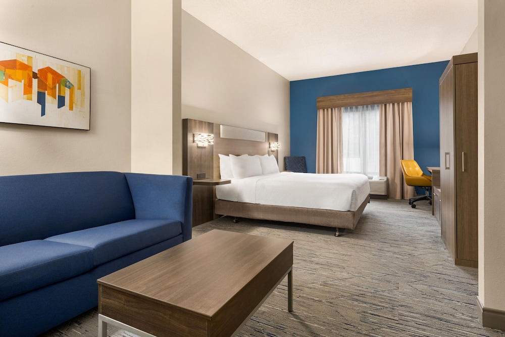 Suite, 1 Queen Bed, Accessible (Hearing) - Photo 5