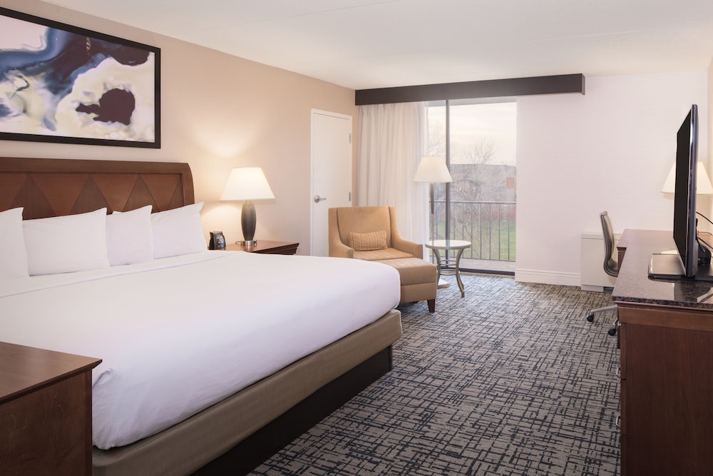 Standard Room, 1 King Bed, Balcony