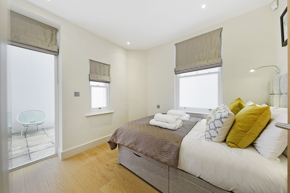 Apartment 2 - Three Bedroom With Garden photo 3