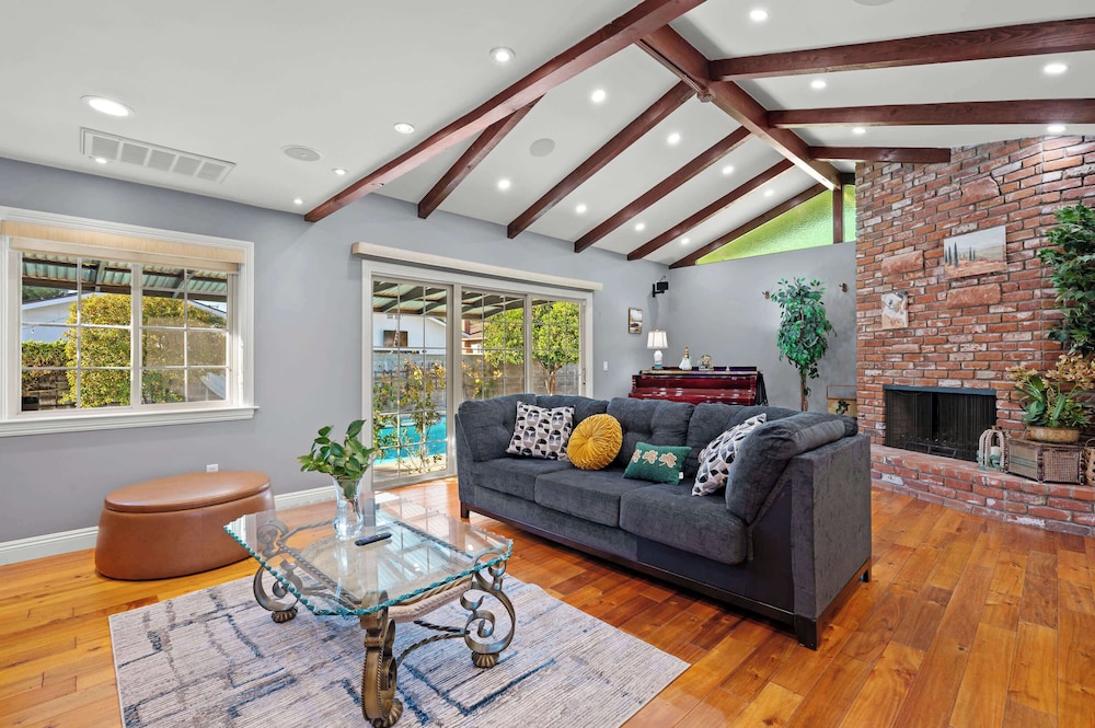 House, Multiple Beds, Patio, Pool View (135 Glendora)