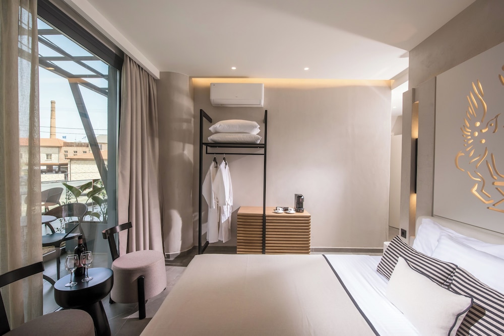 City Suite, 1 King Bed, Non Smoking, City View photo 3