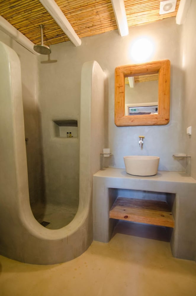 Traditional Studio (Superior) - Photo 13