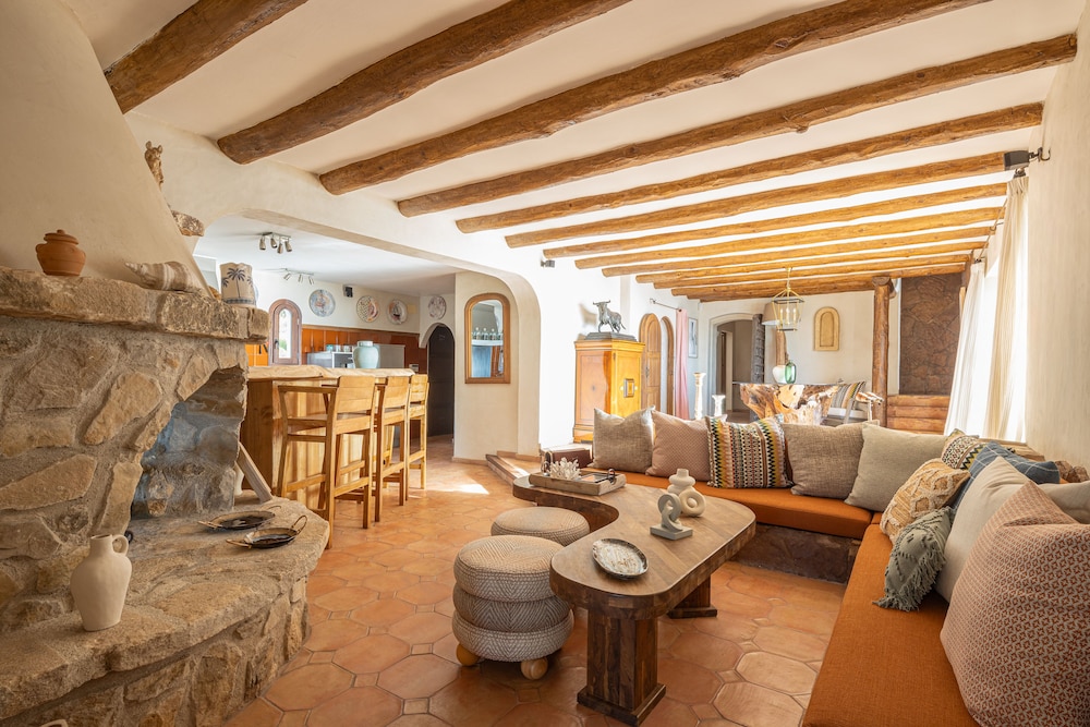 Villa photo 2