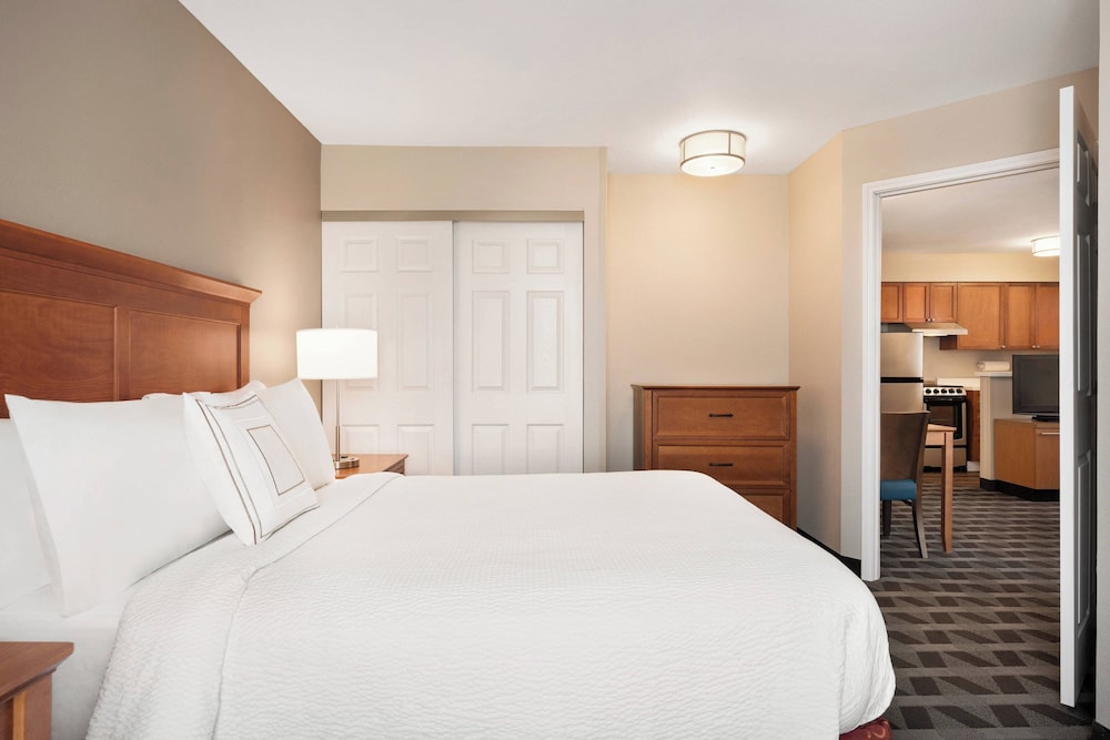 Suite, 2 Bedrooms, Corner - Photo 2