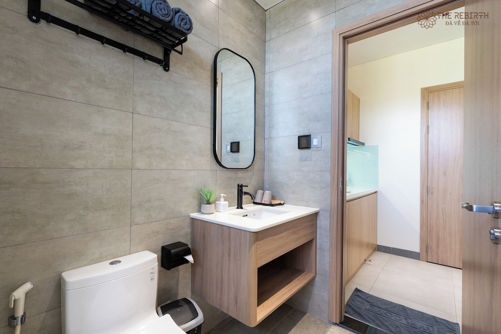 Standard Studio, 1 King Bed, Pool Access, Partial Sea View photo 2