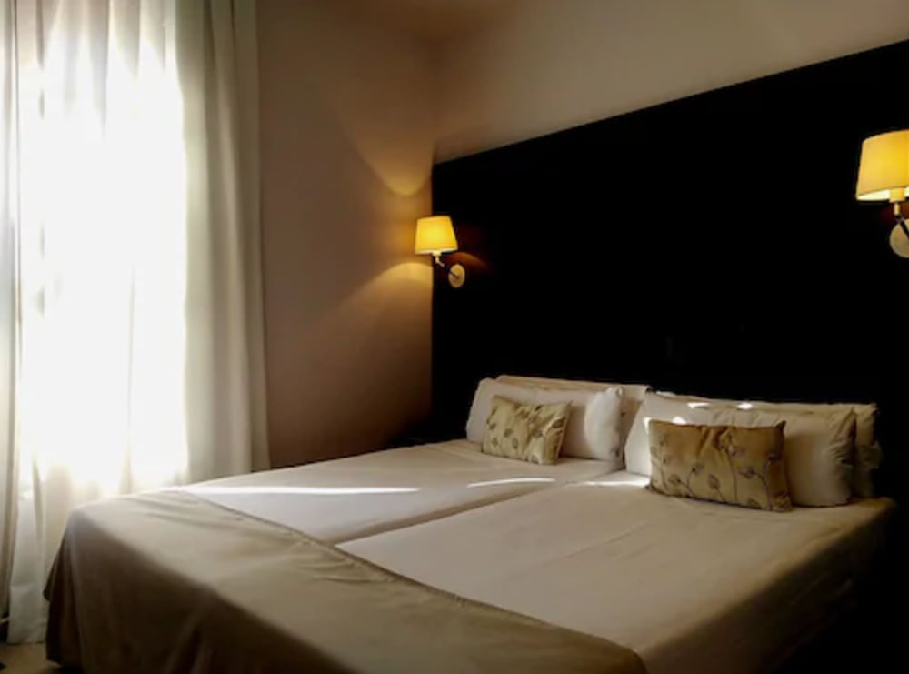 Economy Basic Twin Room (1 or 2 pax) photo 3
