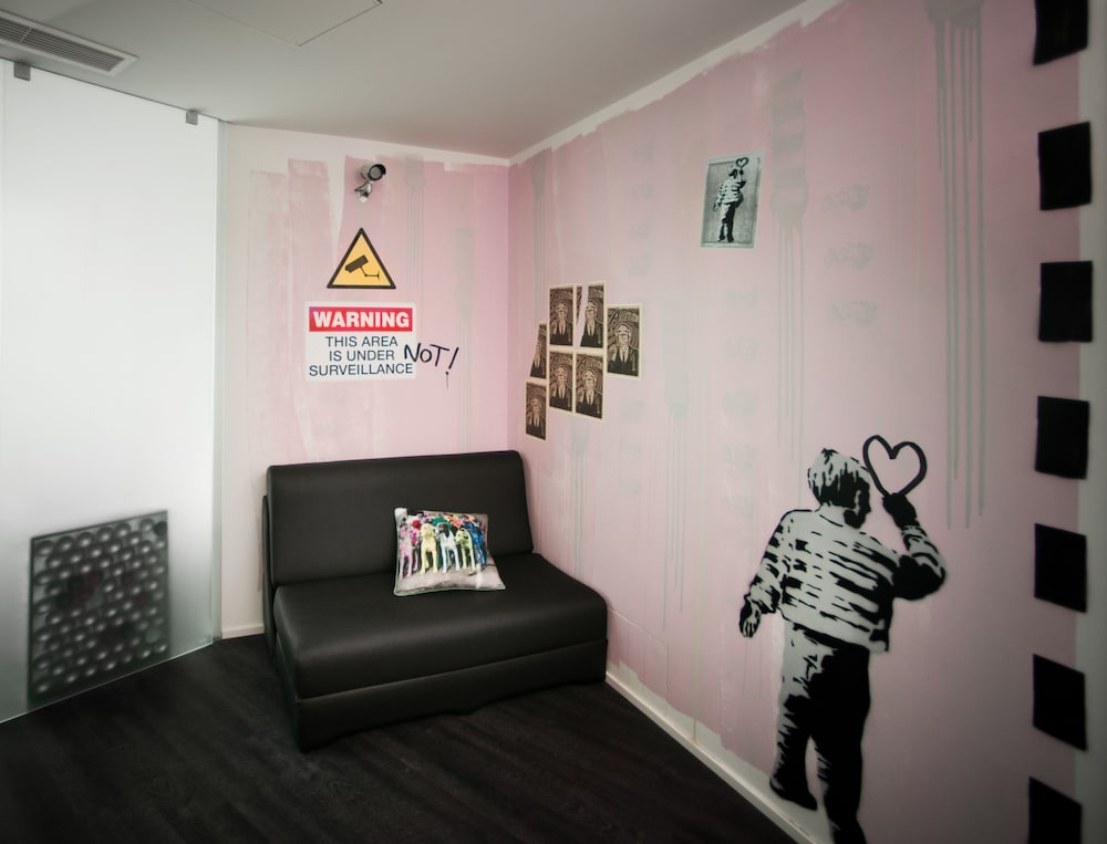 Family Room - Photo 2