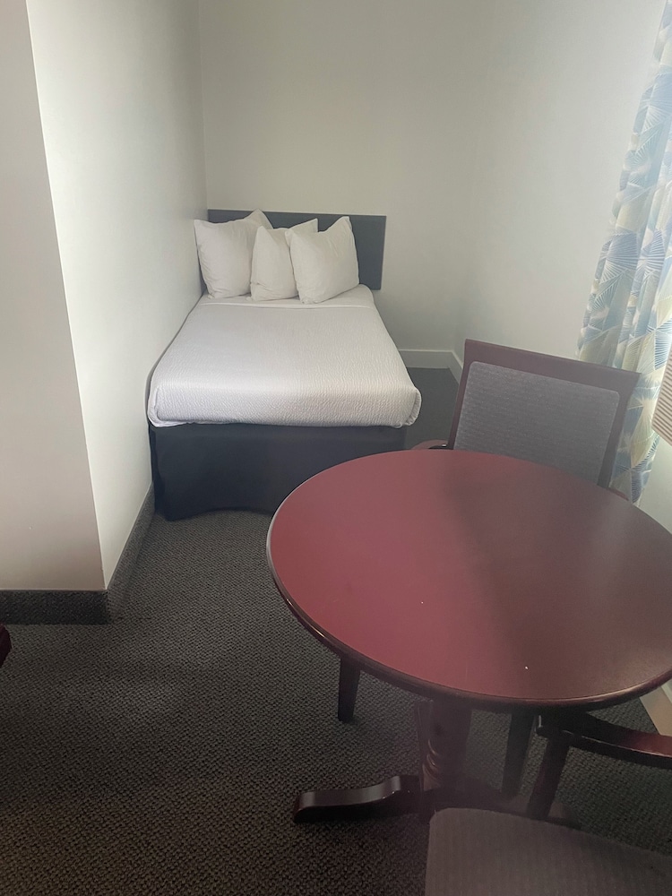 Room, Multiple Beds, Non Smoking - Photo 3