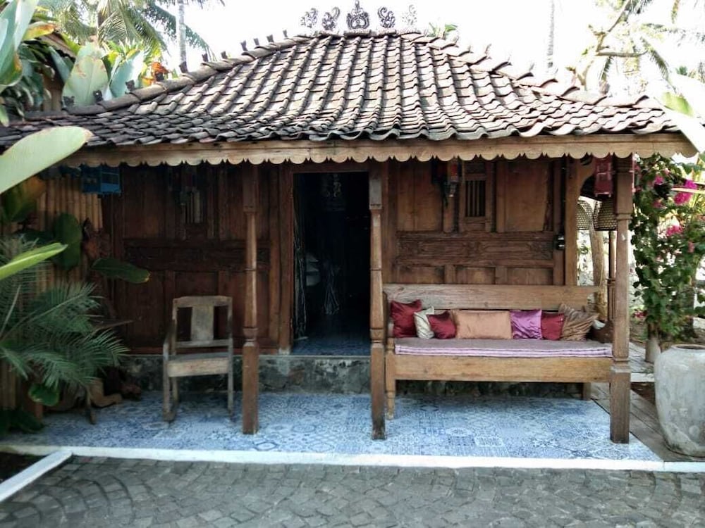 Blue House photo 2