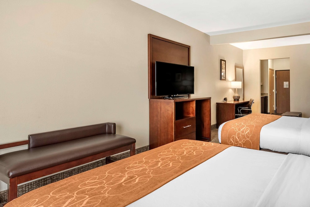 Suite, Multiple Beds, Non Smoking - Photo 1