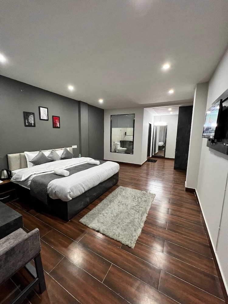 Deluxe Room - Photo 3