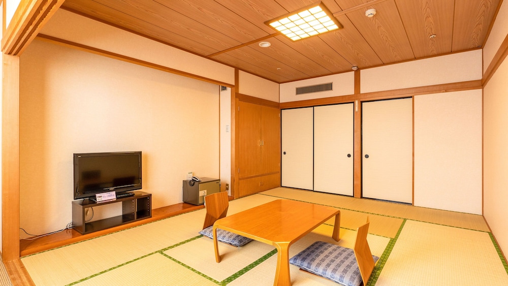 Standard Japanese-Style Room with 10 Tatami Mats - Shared Bathroom - Non-Smoking photo 1