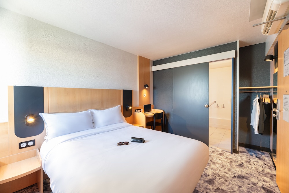 Double Room, Accessible, Non Smoking (Disability) - Photo 1