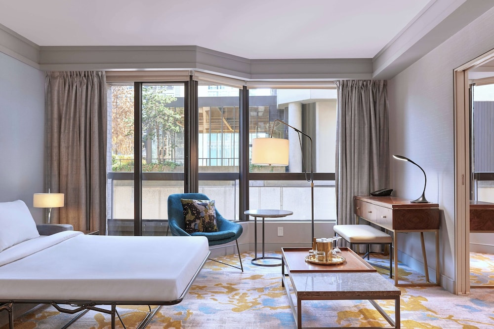 Suite, 1 Bedroom, Balcony, City View - Photo 8