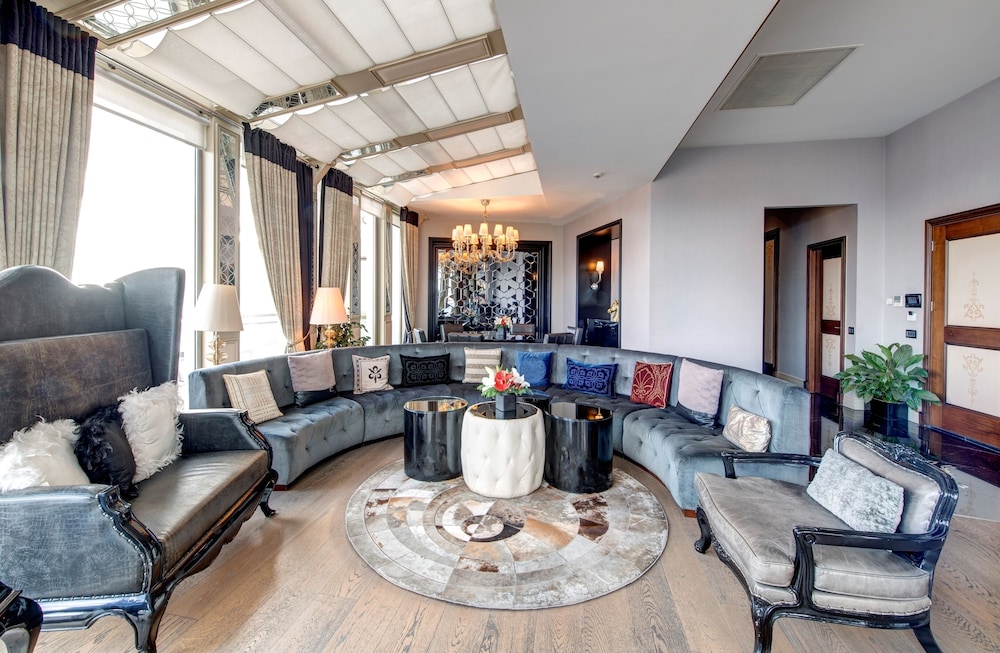 Penthouse King photo 3