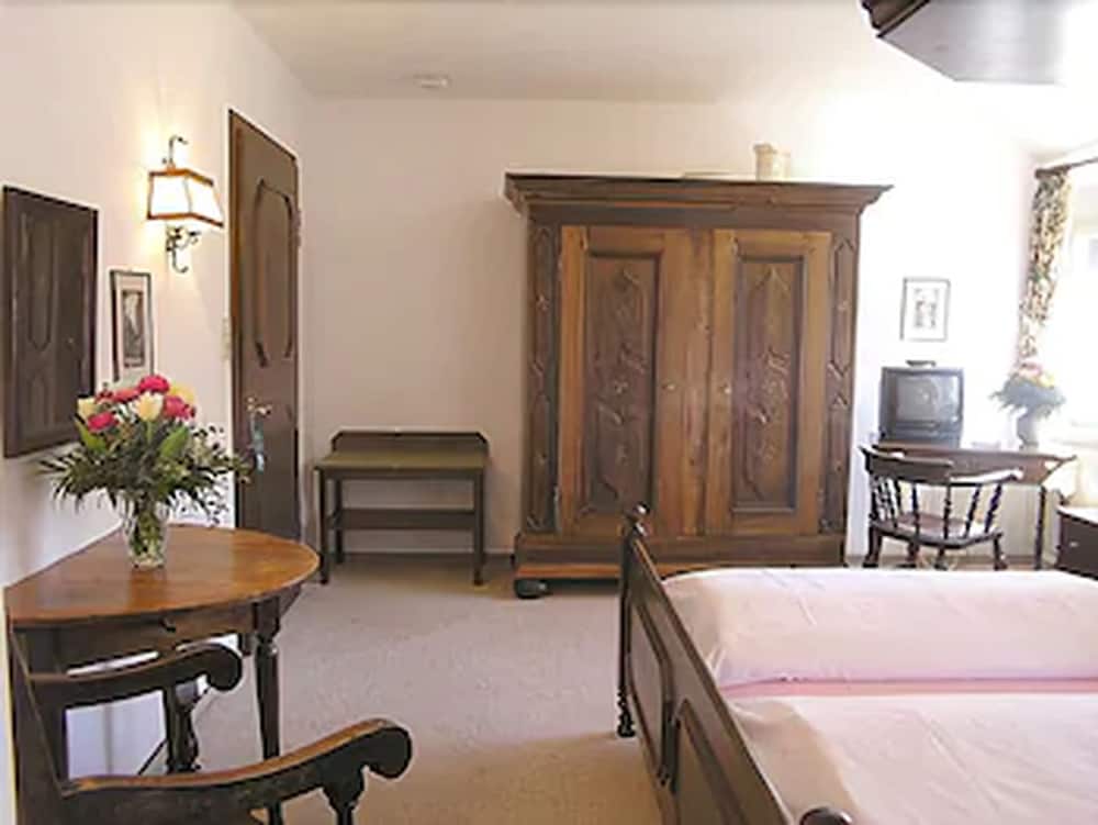 Family Room, 3 Bedrooms, Kitchen, Annex Building (modern) photo 2