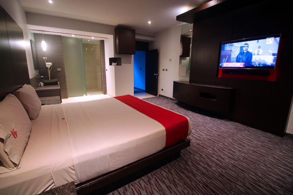 Suite, 1 King Bed photo 3