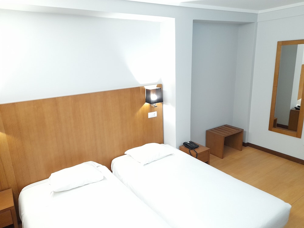 City Twin Room photo 1