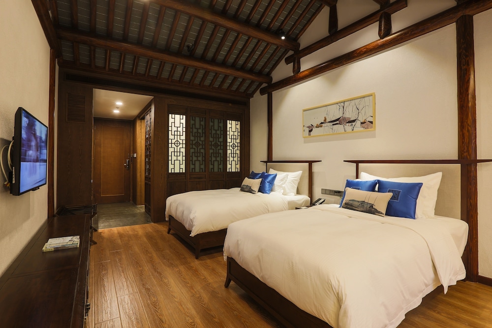 Elegant Twin Room photo 2