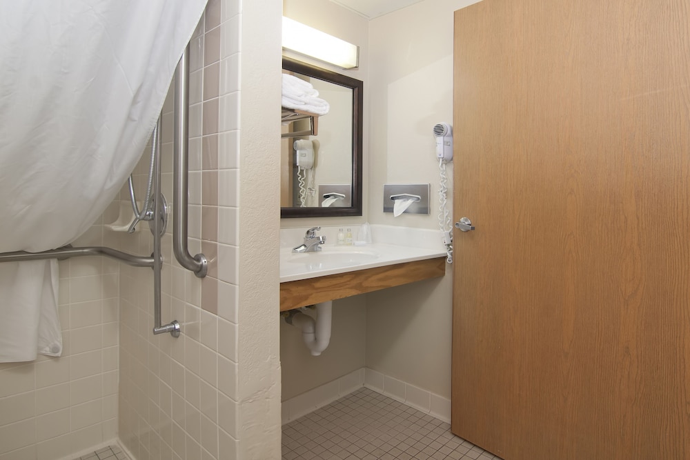 Room, 1 Queen Bed, Accessible, Non Smoking - Photo 5