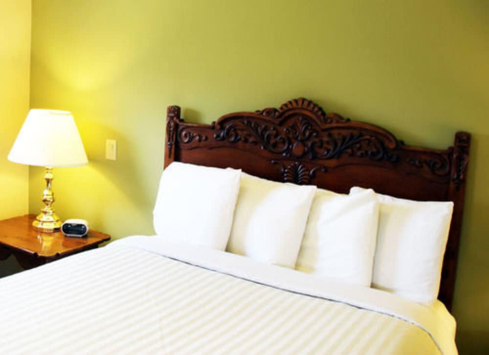 Standard Double Room, Ensuite, Lake View (James Baldwin)