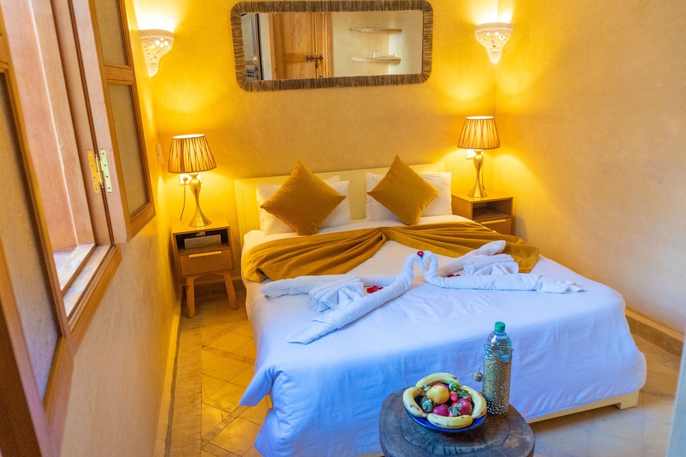 Double Room (Violette)
