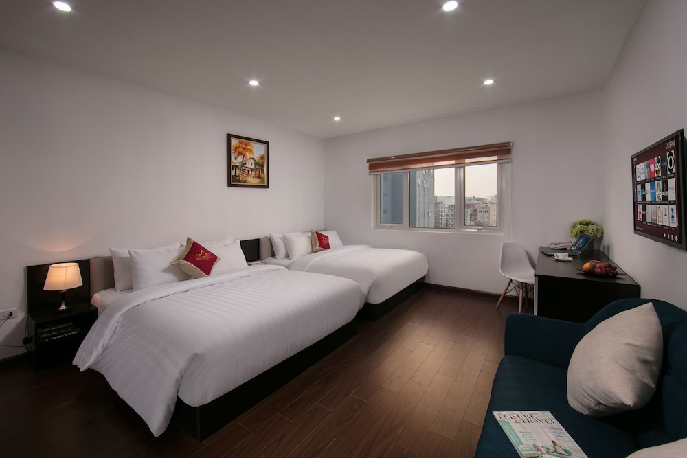 Family Room, City View photo 1