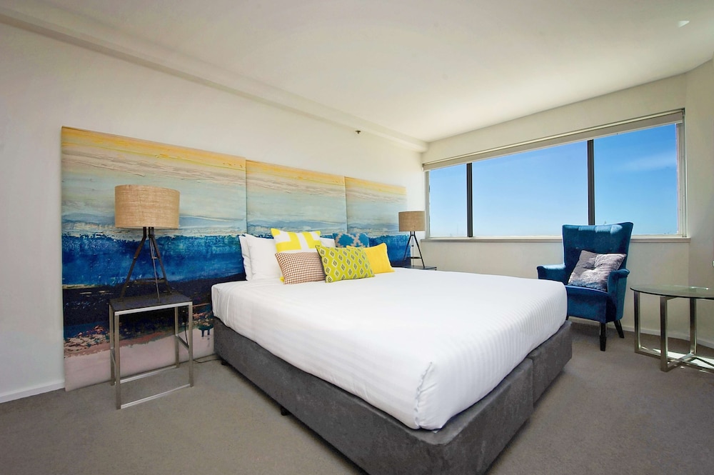 Suite, 1 King Bed, Non Smoking, Balcony (Walk-in Shower;Larger Room) photo 2