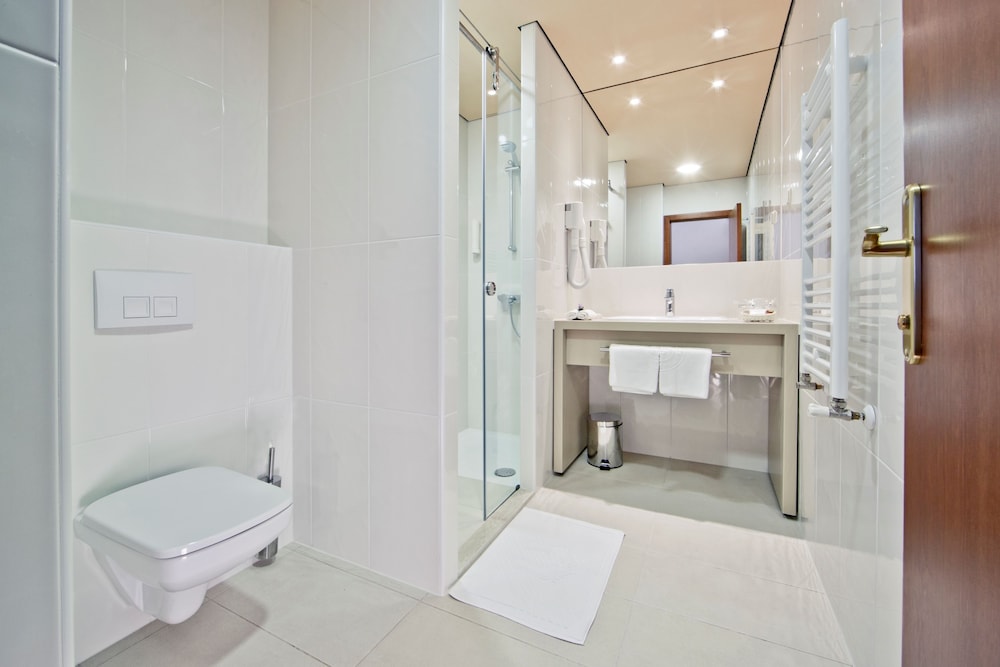 Comfort Double Room thumbnail 5
