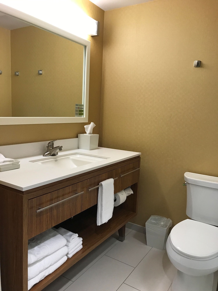 Premium Studio, 1 Queen Bed, Accessible, Bathtub photo 2