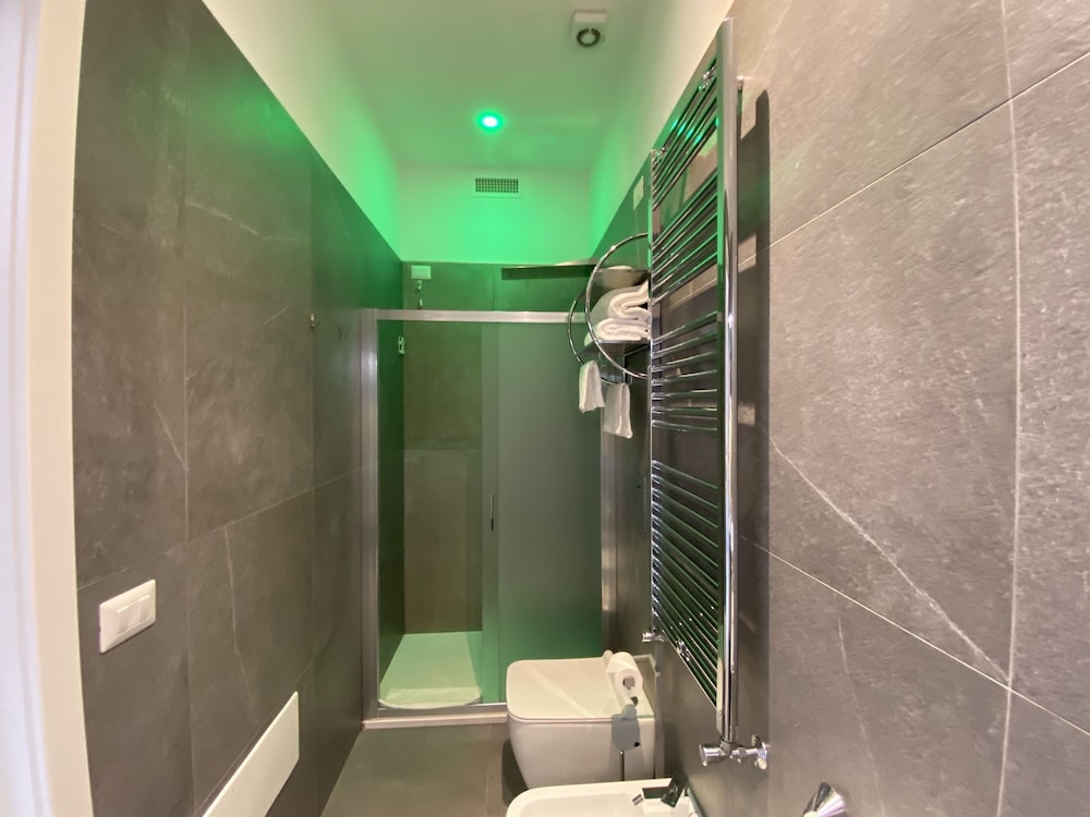 Deluxe Double or Twin Room - Photo 16