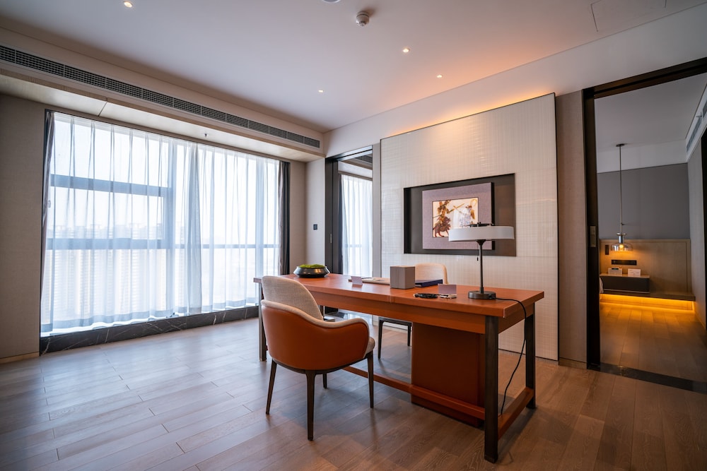 King One Bedroom Deluxe Suite