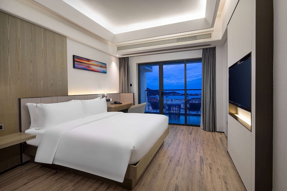 Room, 1 King Bed, Non Smoking, Sea View
