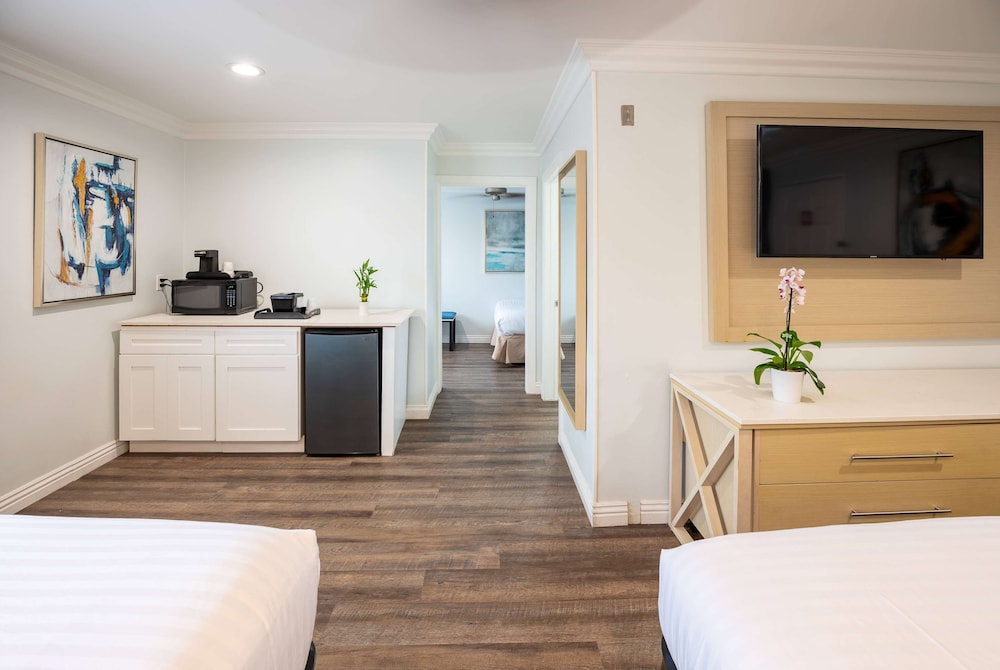 Suite, Non Smoking (Two-Bedroom) - Photo 1