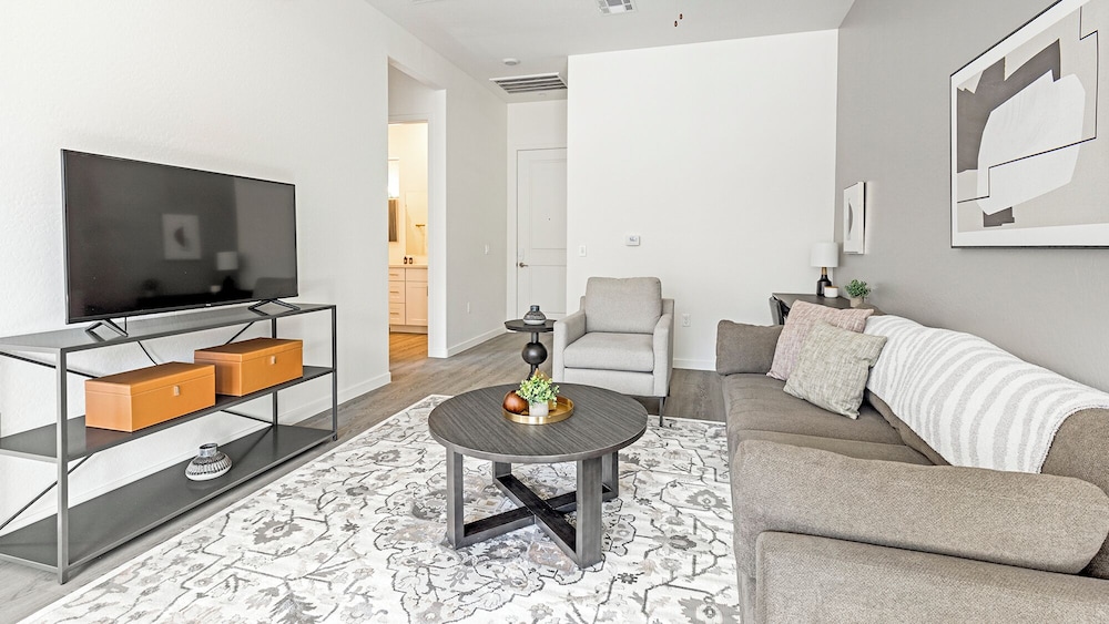 Family Room - Photo 2