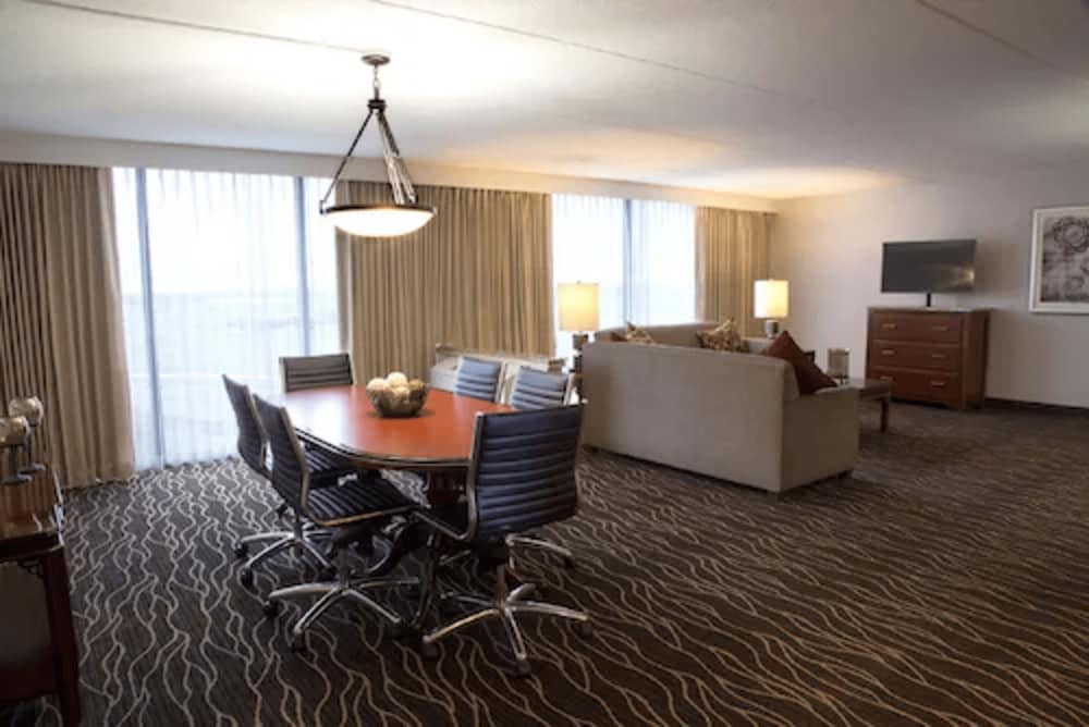Room (Parlor) photo 1