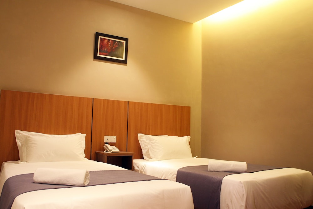Superior Twin Room, 2 Twin Beds, No Windows photo 1