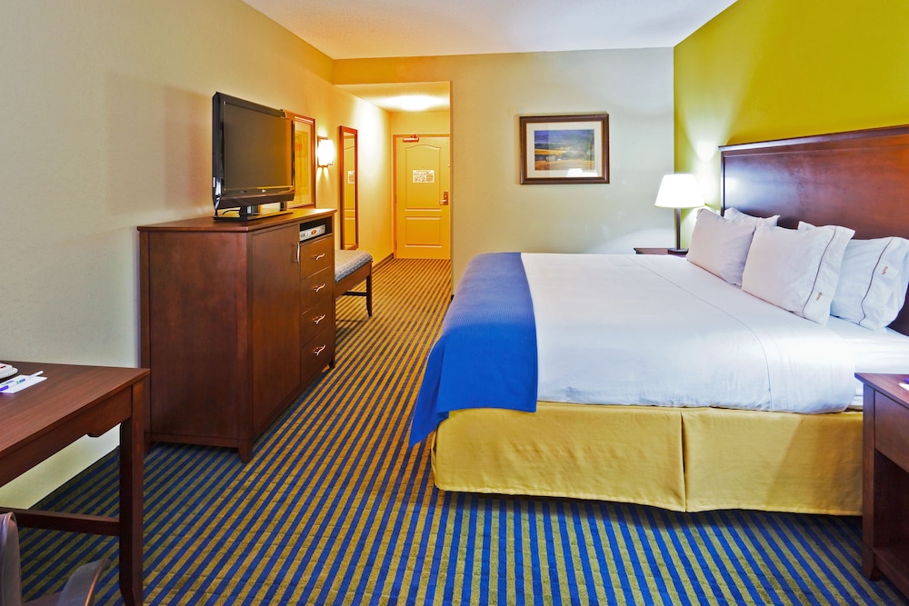 Suite, 1 King Bed - Photo 4
