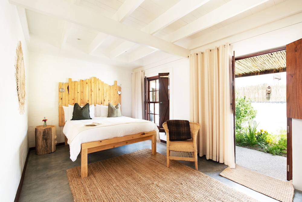 Queen Room with partial sea view
