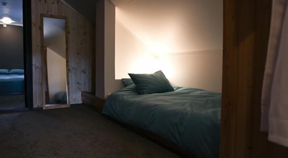 Family Room, Private Bathroom (1 King Size Bed & 3 Single Beds) photo 2