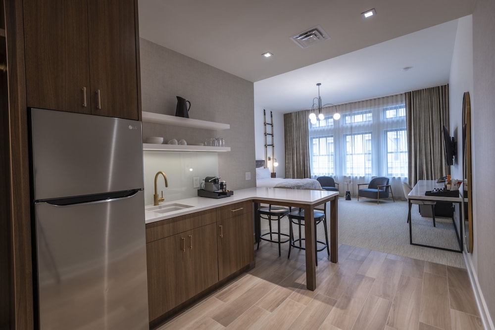 Signature Room, 1 King Bed, Kitchenette photo 1