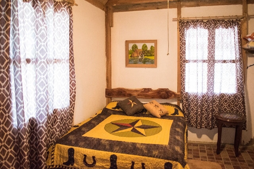 Family Cabin (De Blanca)