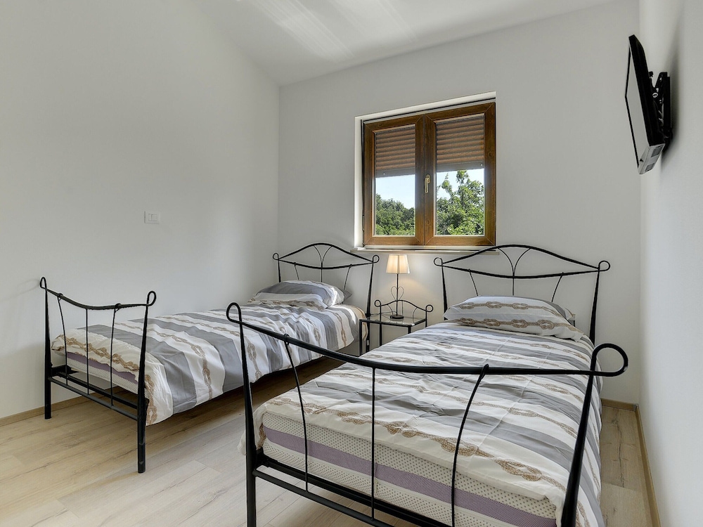 Villa photo 2