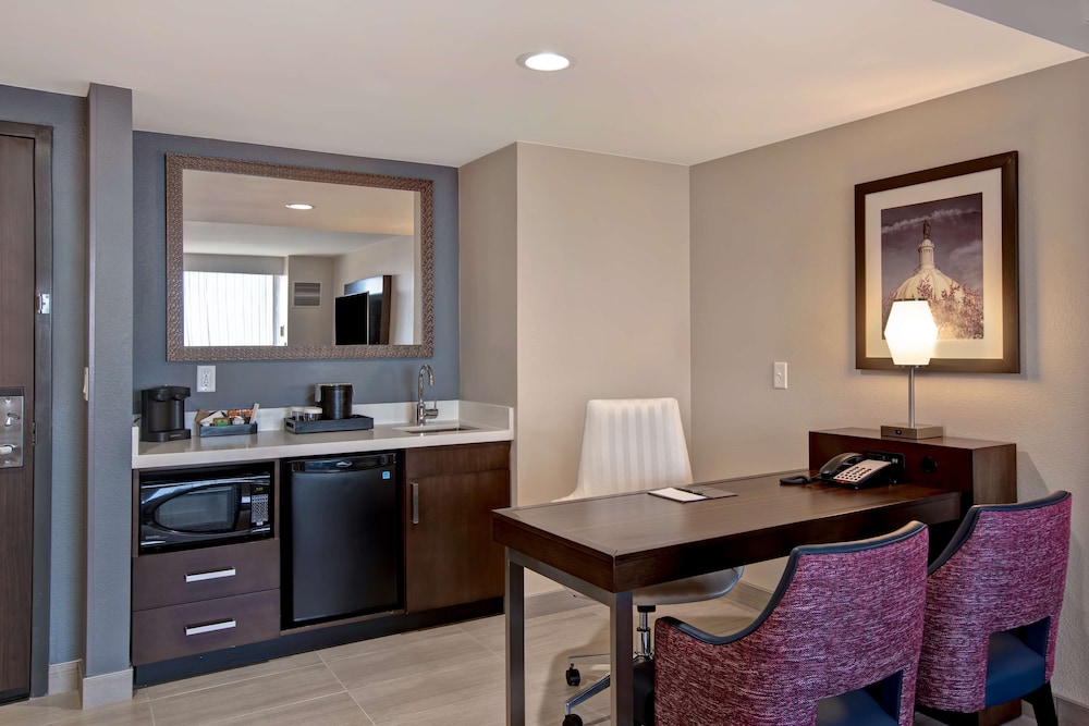 Suite, 2 Queen Beds photo 3