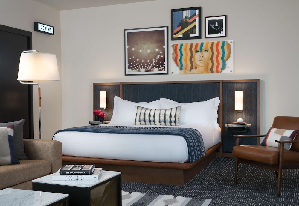 Room, 1 King Bed (Troubie)